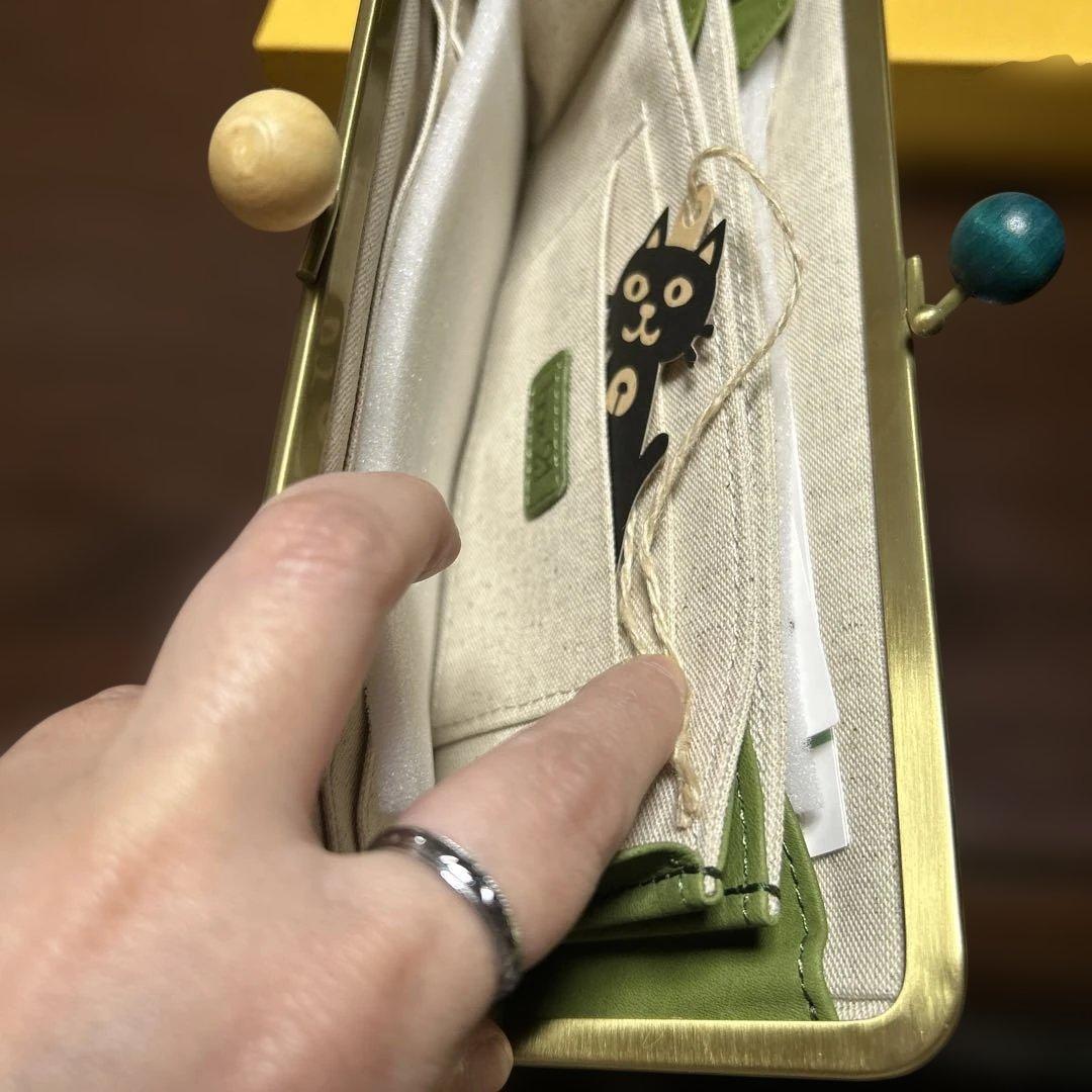 【値下げ】猫デザイン グリーン レザー長財布