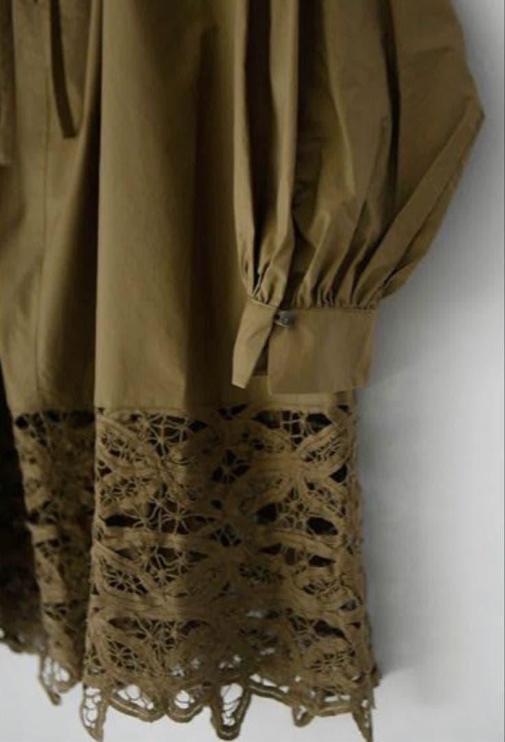 ハグオーワー　バテンレースチャーチチュニックブラウス 新品未使用