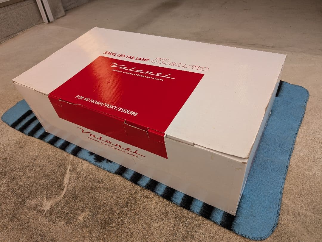 ヴァレンティ　テールランプ　ノア、ヴォクシー80 系