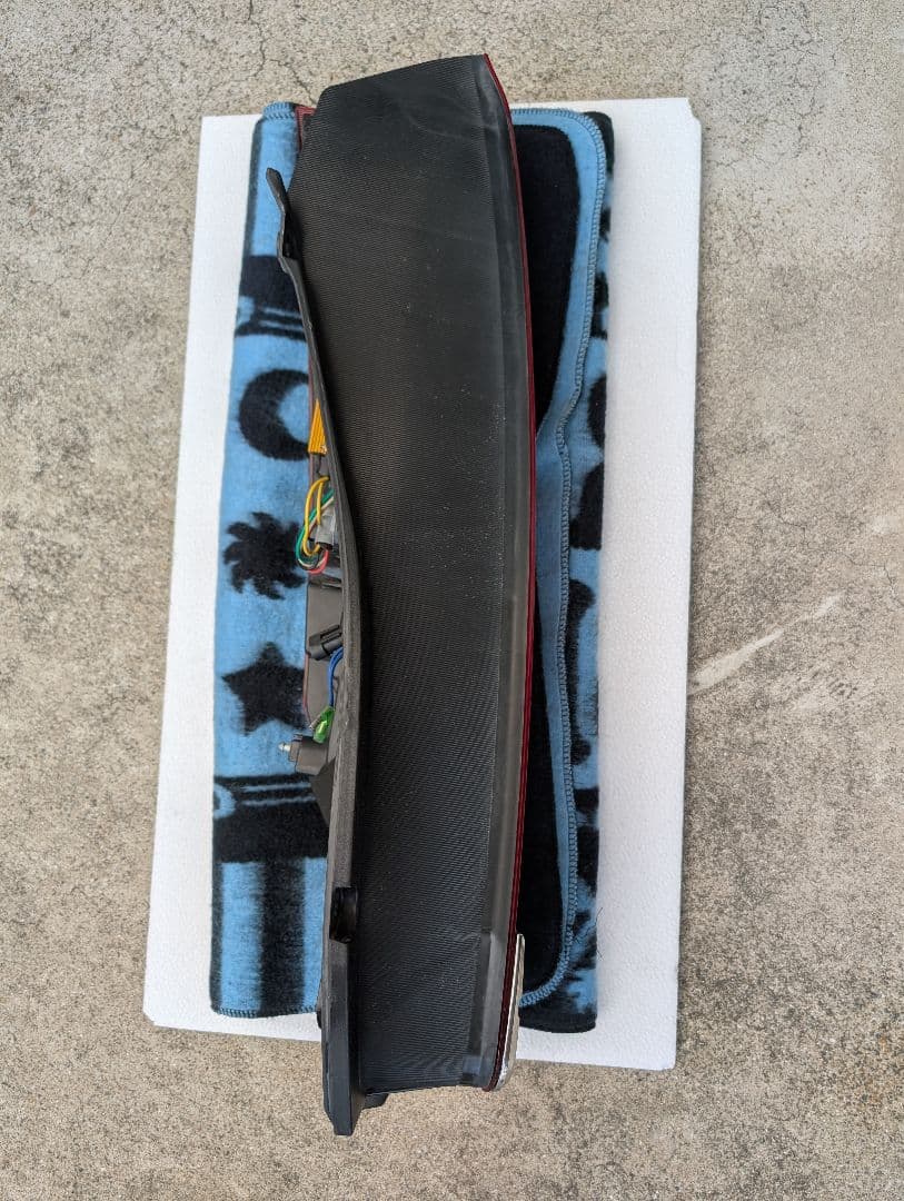 ヴァレンティ　テールランプ　ノア、ヴォクシー80 系