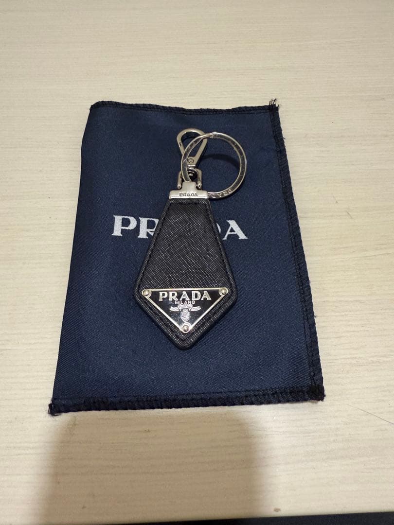 PRADA サフィアーノ キーリング　ブラック