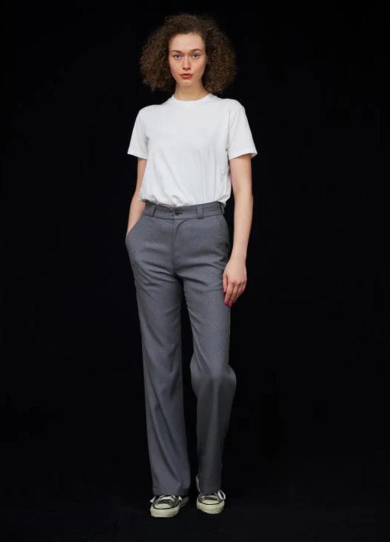 SHINZONEの「センタープレスパンツ」　未使用品です。