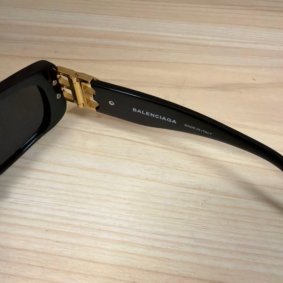 バレンシアガスクエアサングラス