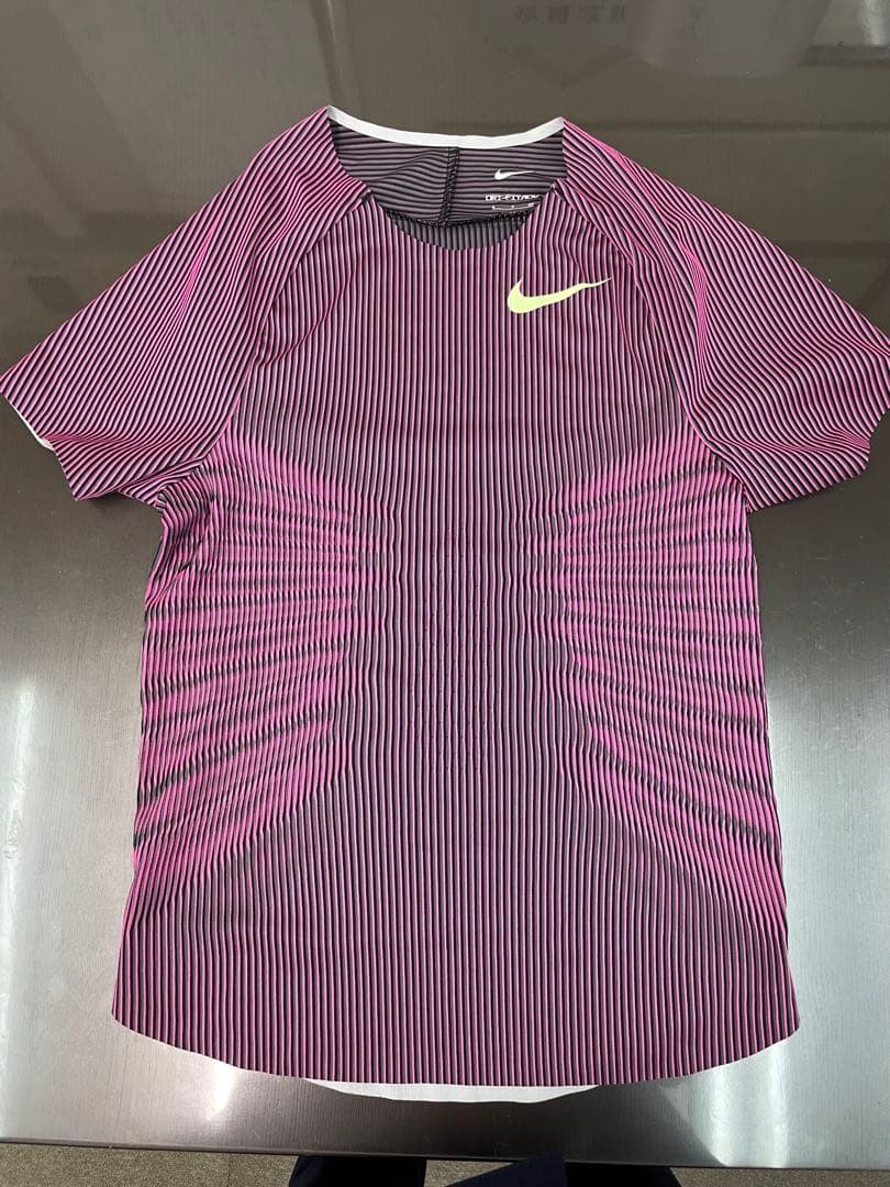 Nike エアロスイフト シャツ S