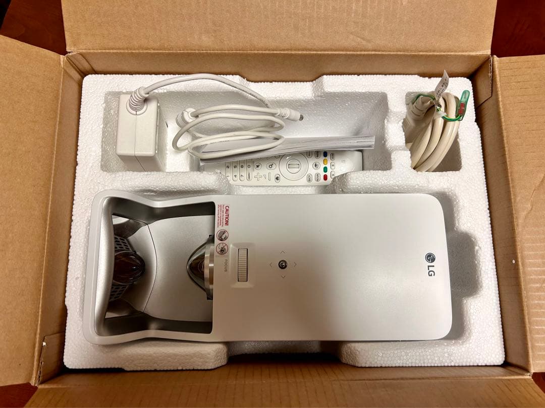 新*史様 LG 超短焦点 LEDプロジェクター LG HF65LSR-EU