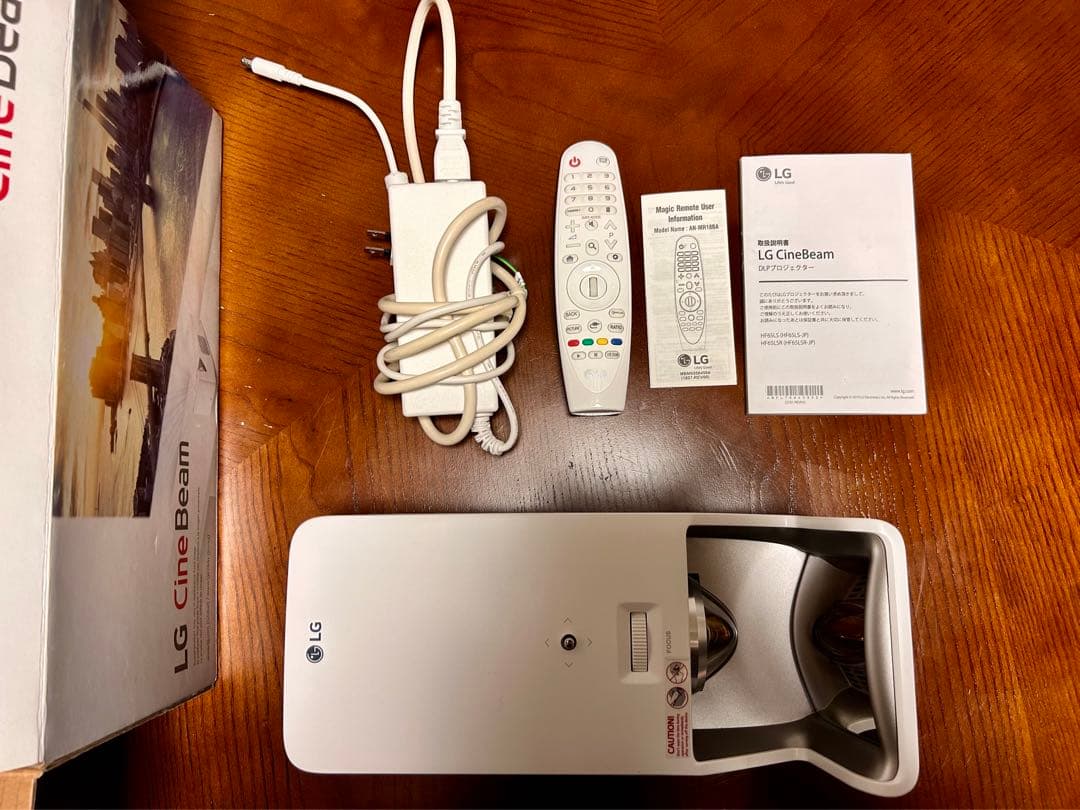 新*史様 LG 超短焦点 LEDプロジェクター LG HF65LSR-EU