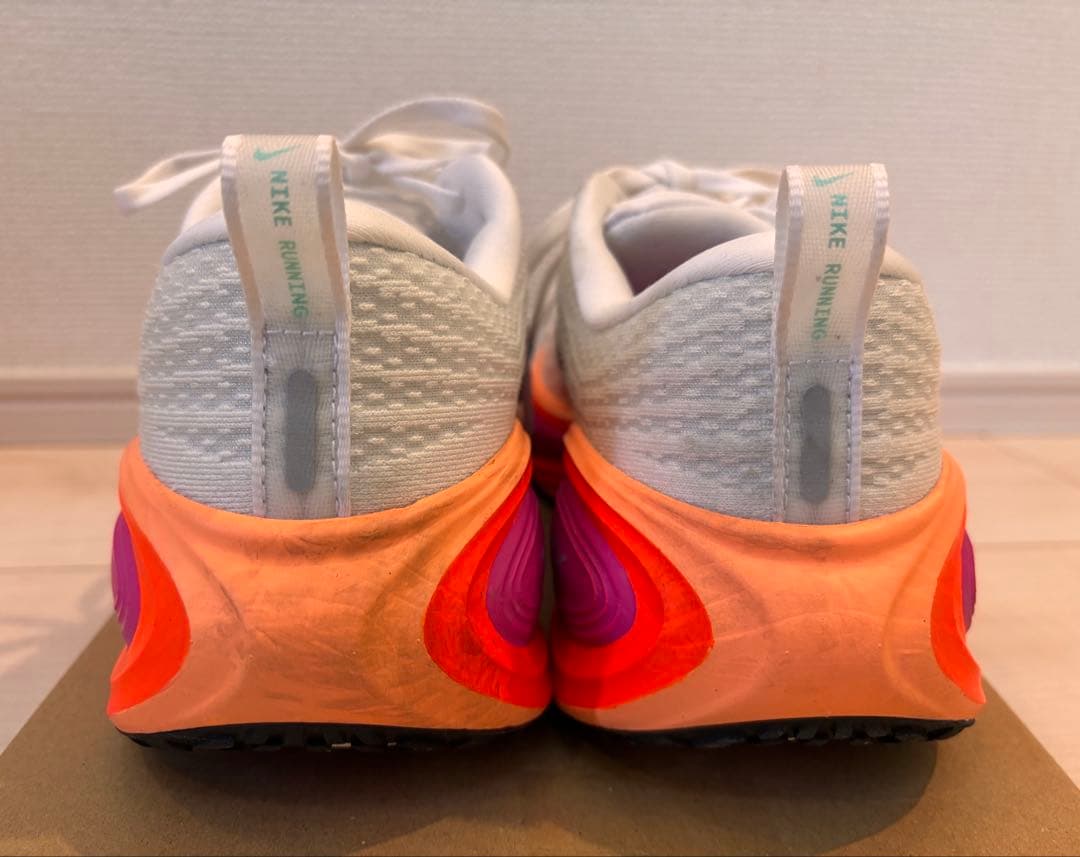 NIKE ナイキ ボメロプラス Vomero+ レディース 23.5cm