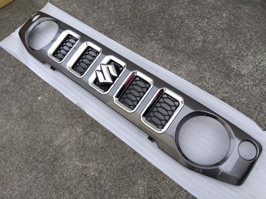 ジムニー　ノマド　純正　フロントグリル　未使用品