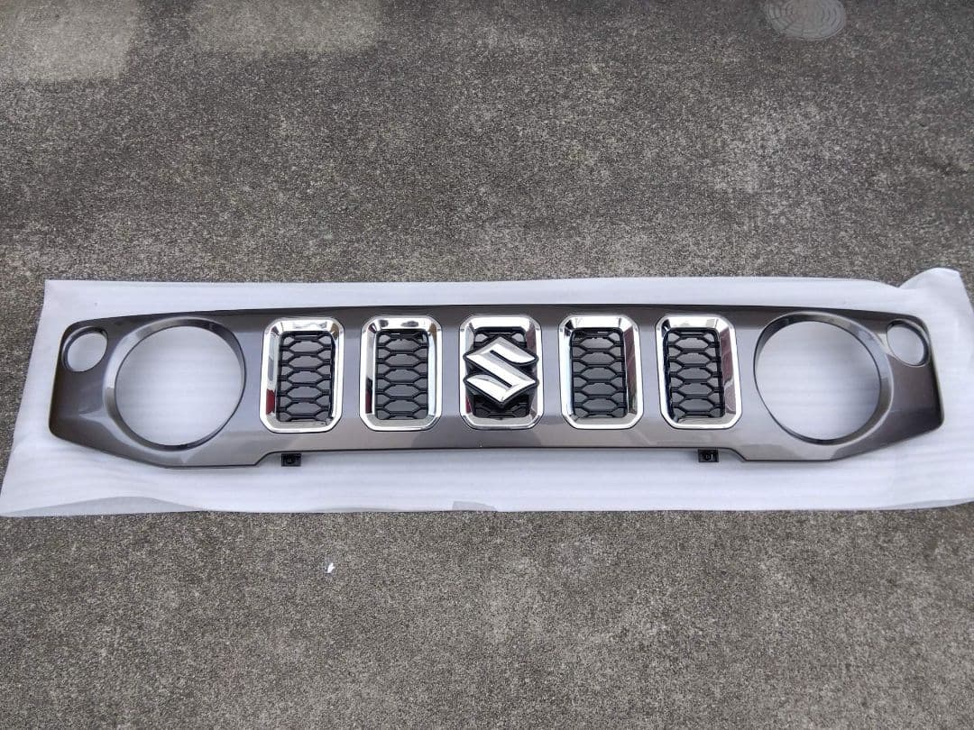 ジムニー　ノマド　純正　フロントグリル　未使用品