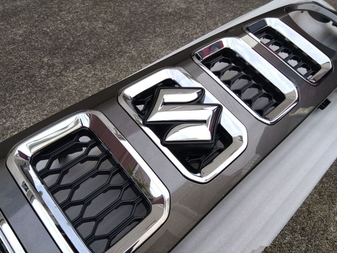 ジムニー　ノマド　純正　フロントグリル　未使用品