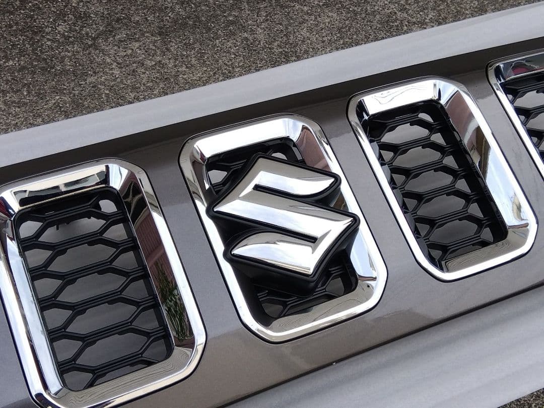 ジムニー　ノマド　純正　フロントグリル　未使用品