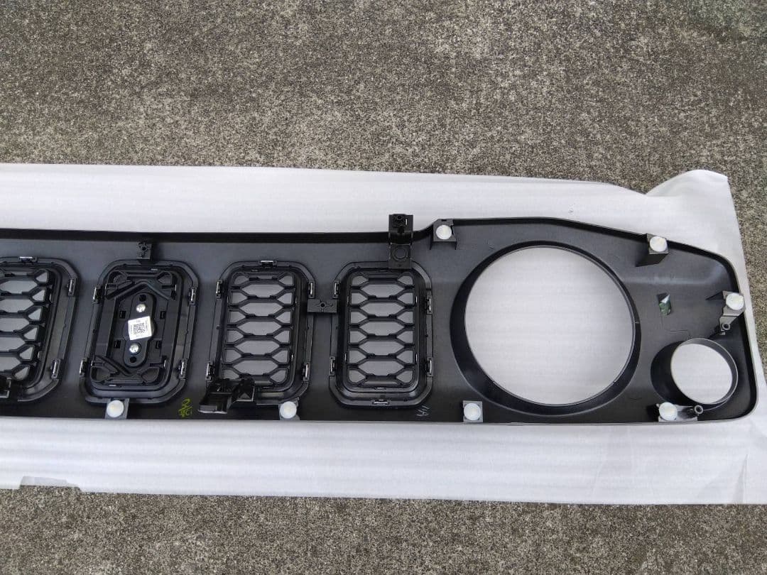 ジムニー　ノマド　純正　フロントグリル　未使用品