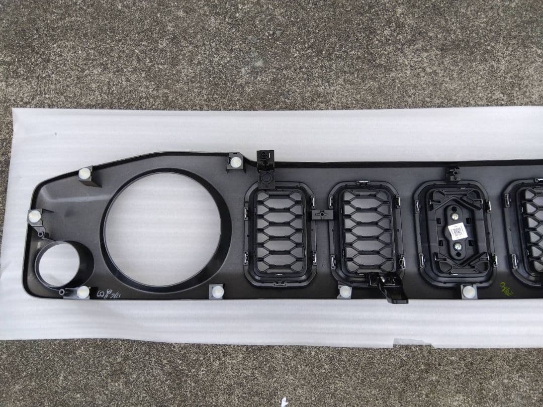 ジムニー　ノマド　純正　フロントグリル　未使用品