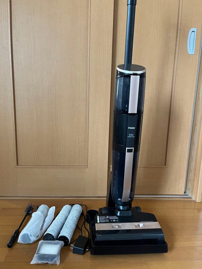 水拭き吸引掃除機　ハイアールみずき　ブラック 付属品あり