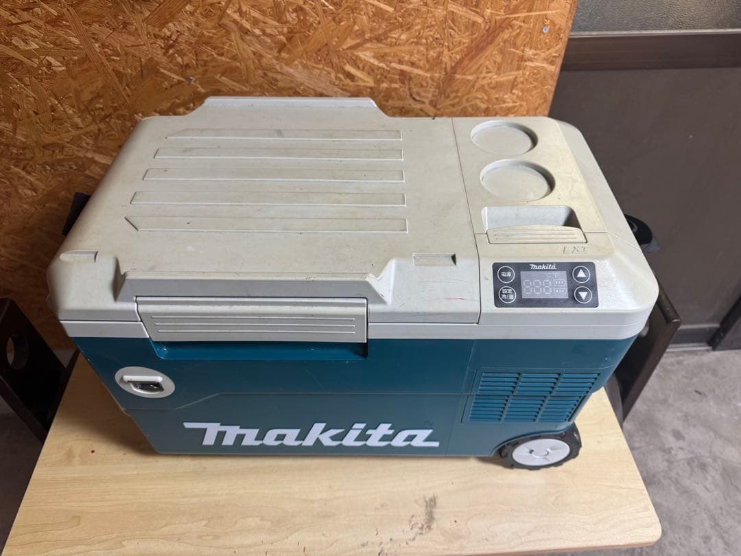 マキタ冷温庫　CW180D ジャンク品