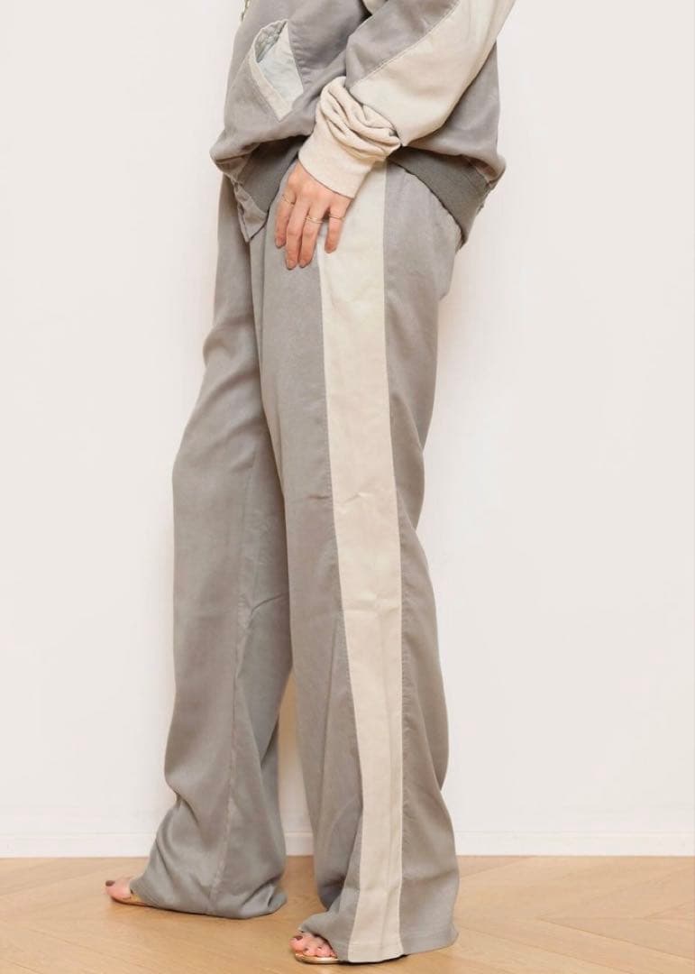 新品REMI RELIEF/レミレリーフSUEDE LIKE FLARE パンツ