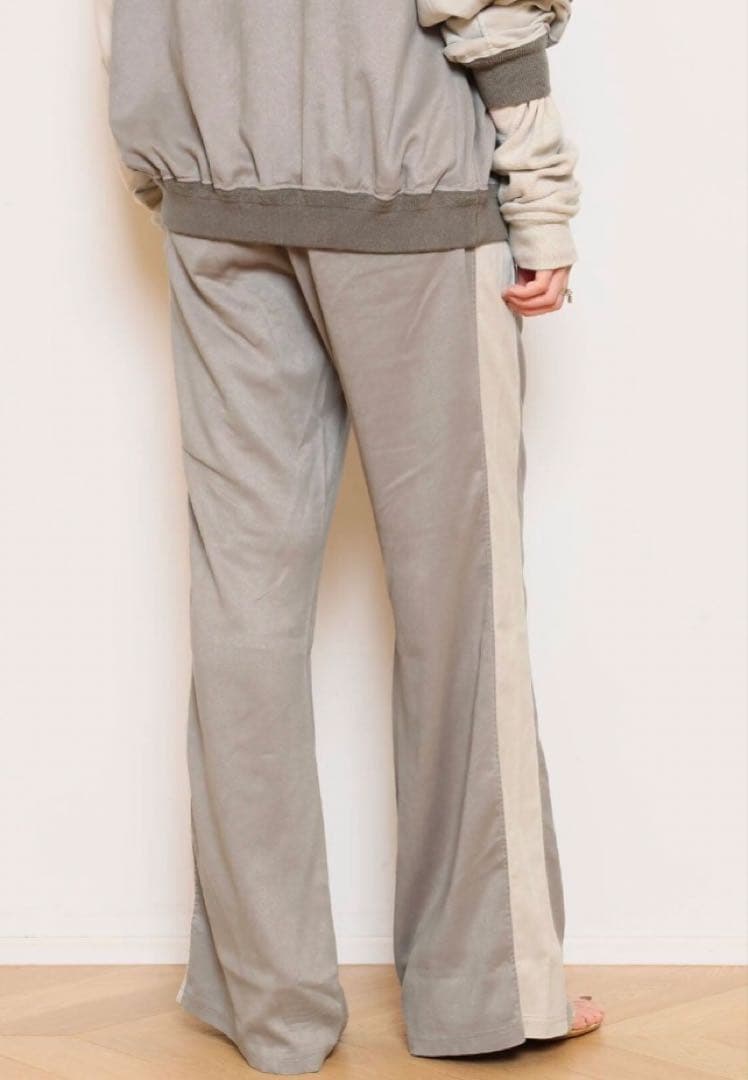 新品REMI RELIEF/レミレリーフSUEDE LIKE FLARE パンツ