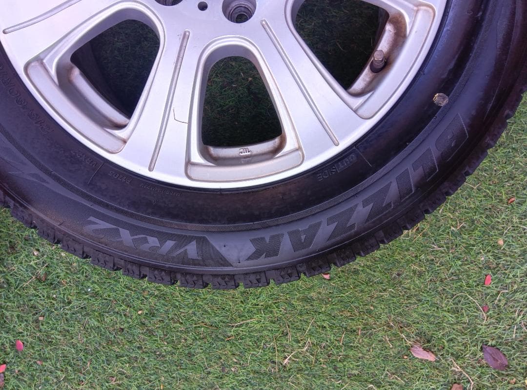 スタッドレスタイヤ　BS BLIZZAK VRX2　215/60R/16　４本