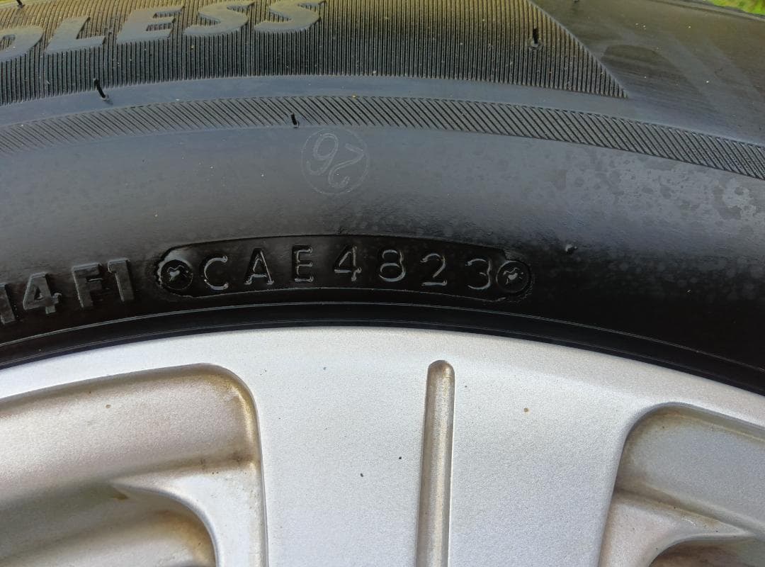 スタッドレスタイヤ　BS BLIZZAK VRX2　215/60R/16　４本