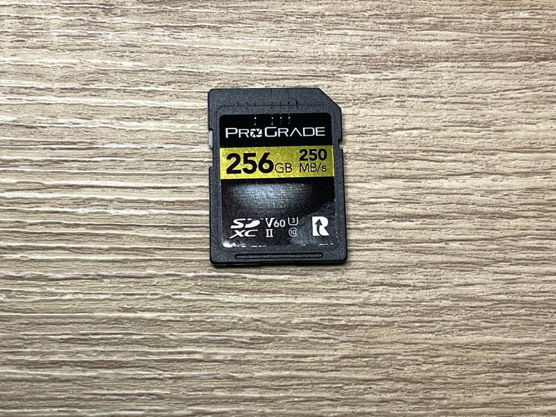 SONY ZV-E10 ホワイト【グリップ+SDカード(256GB)付き】