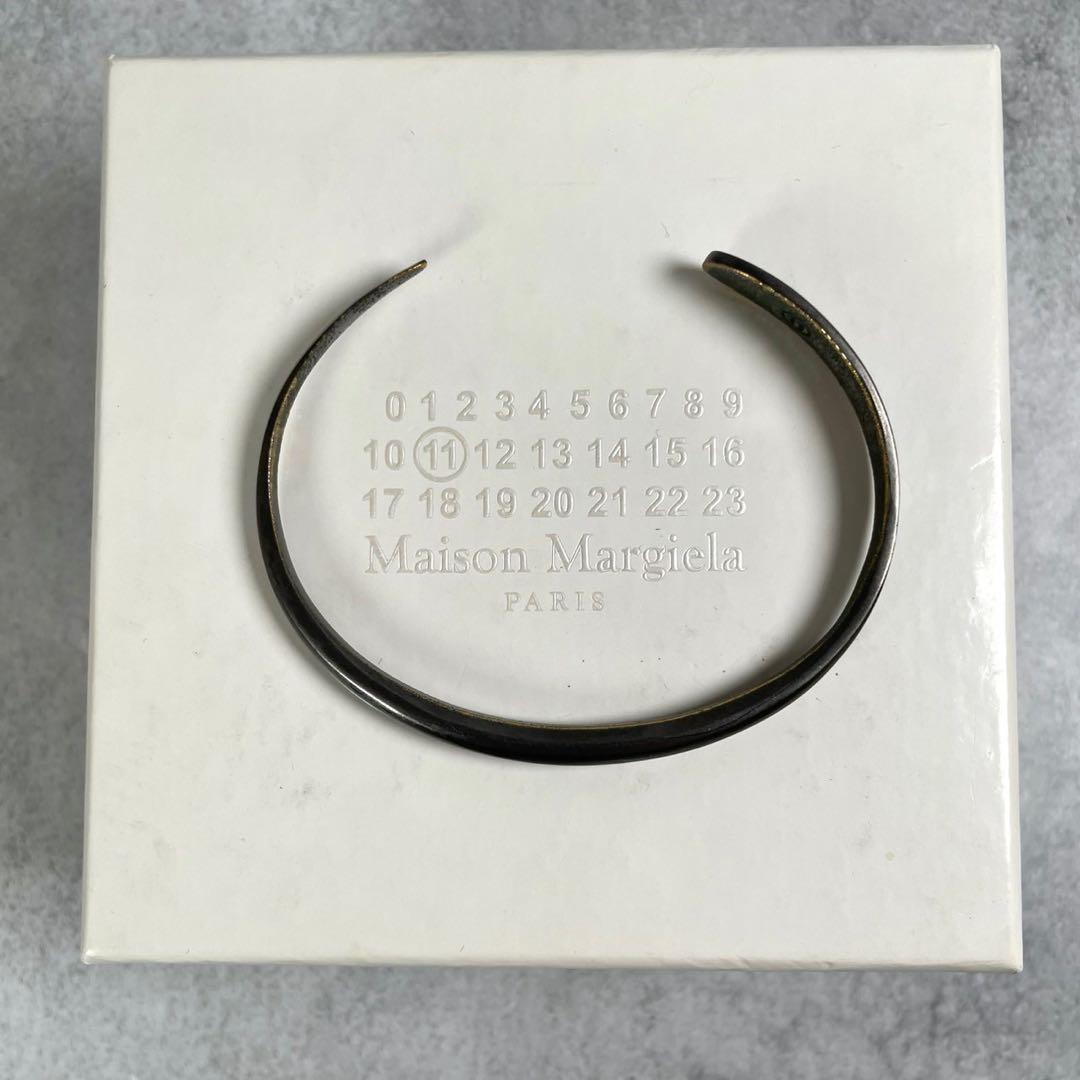 美品⭐️メゾンマルジェラ ナローブラスバングル ブランドロゴ型押し シルバー
