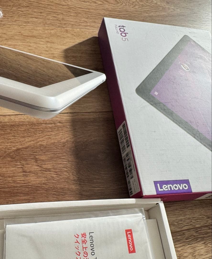 Lenovo TAB5 タブレット ホワイト　防水