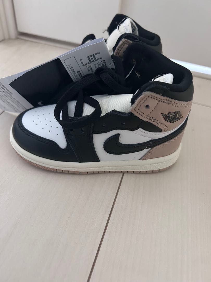 Nike Air Jordan 1 Mid スニーカー