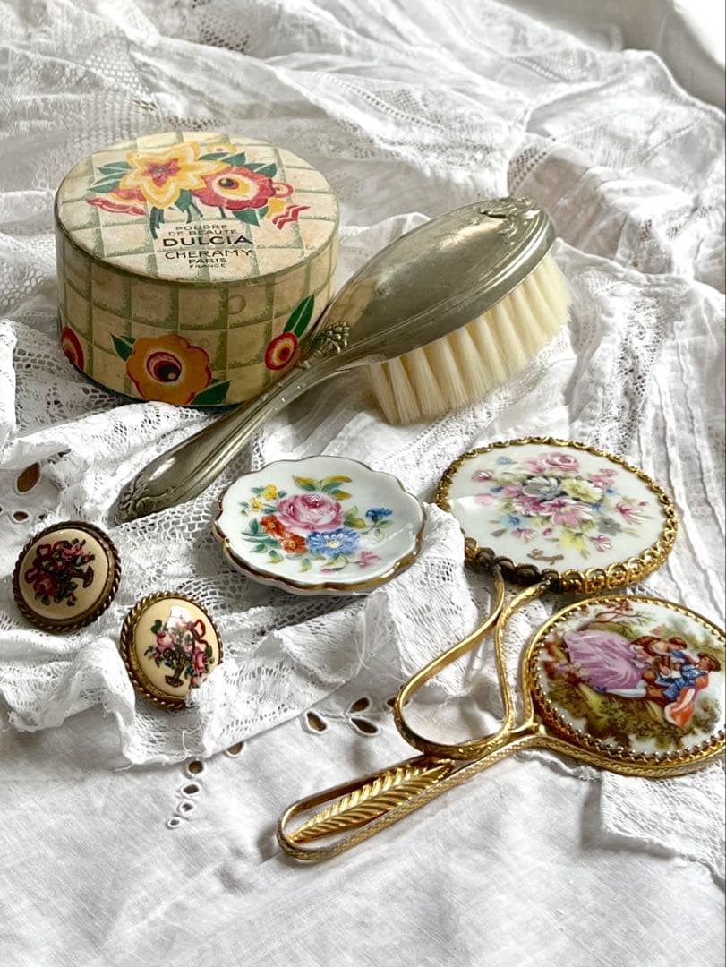 ◆フランスアンティーク｜メイク道具6点、ヘアブラシ、リモージュ、手鏡、イヤリング