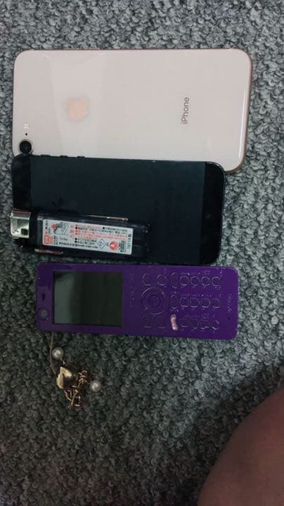 ケータイiphon5。ハニービー。