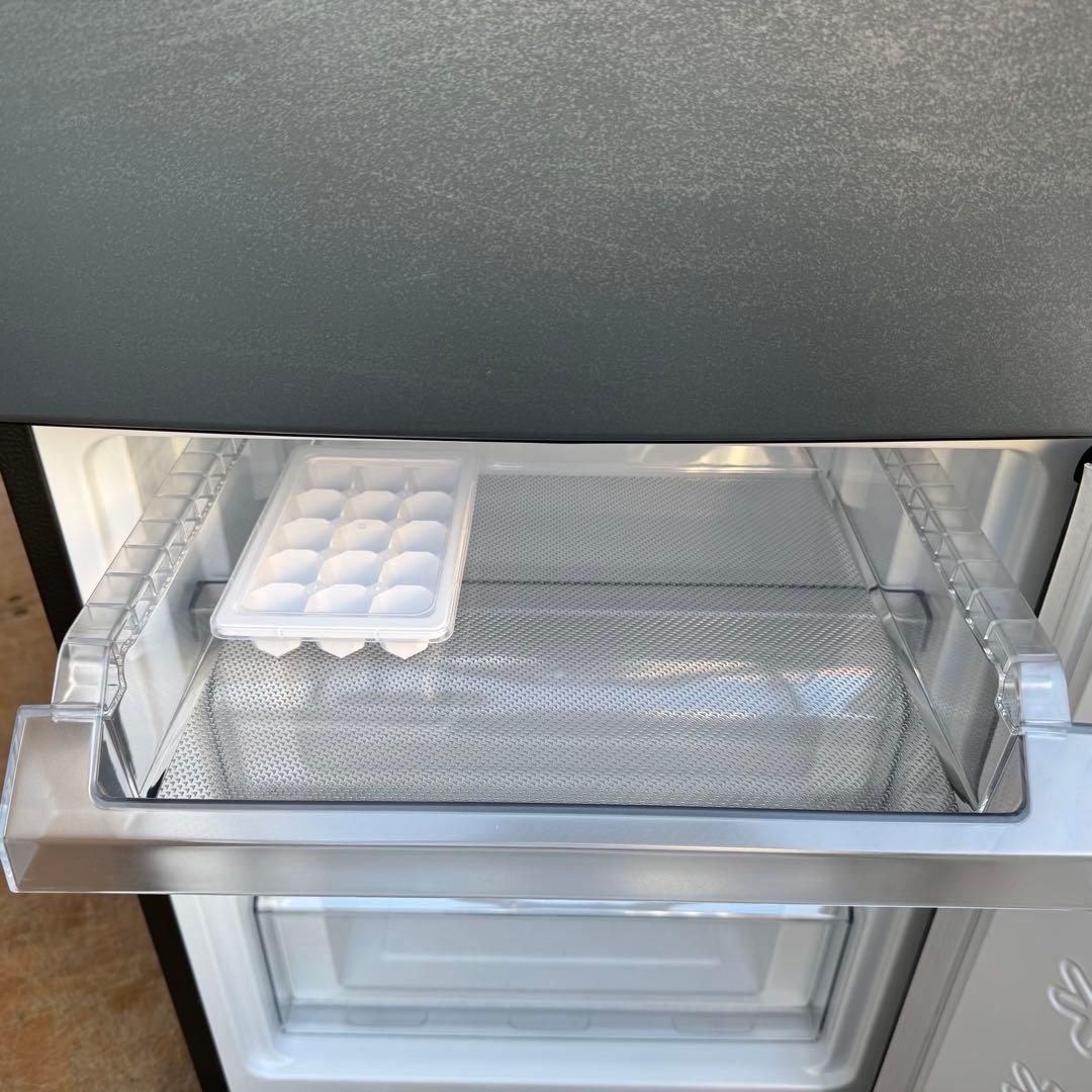 C7517★2023年製★ハイアール　冷蔵庫　グレー　柄入り　自動霜取り　大型