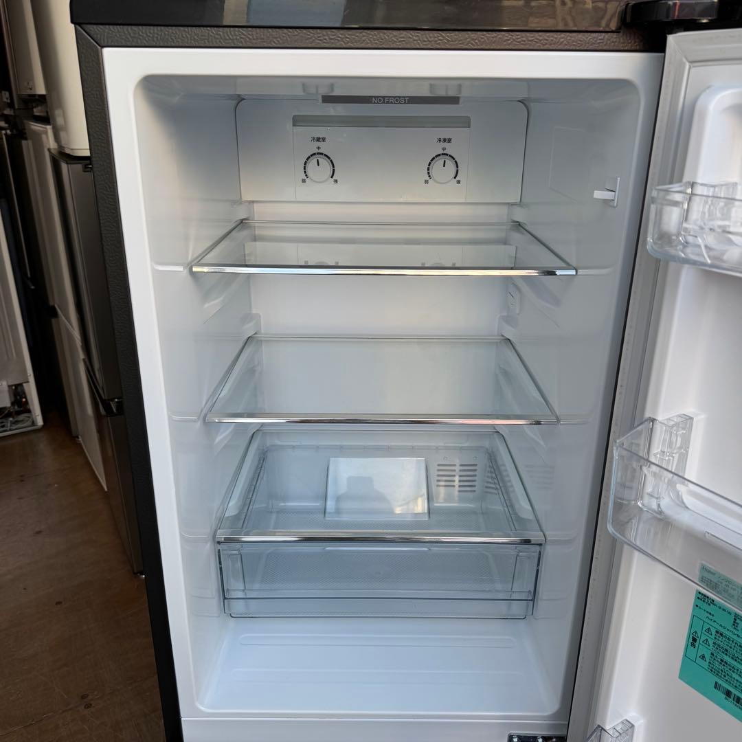 C7517★2023年製★ハイアール　冷蔵庫　グレー　柄入り　自動霜取り　大型
