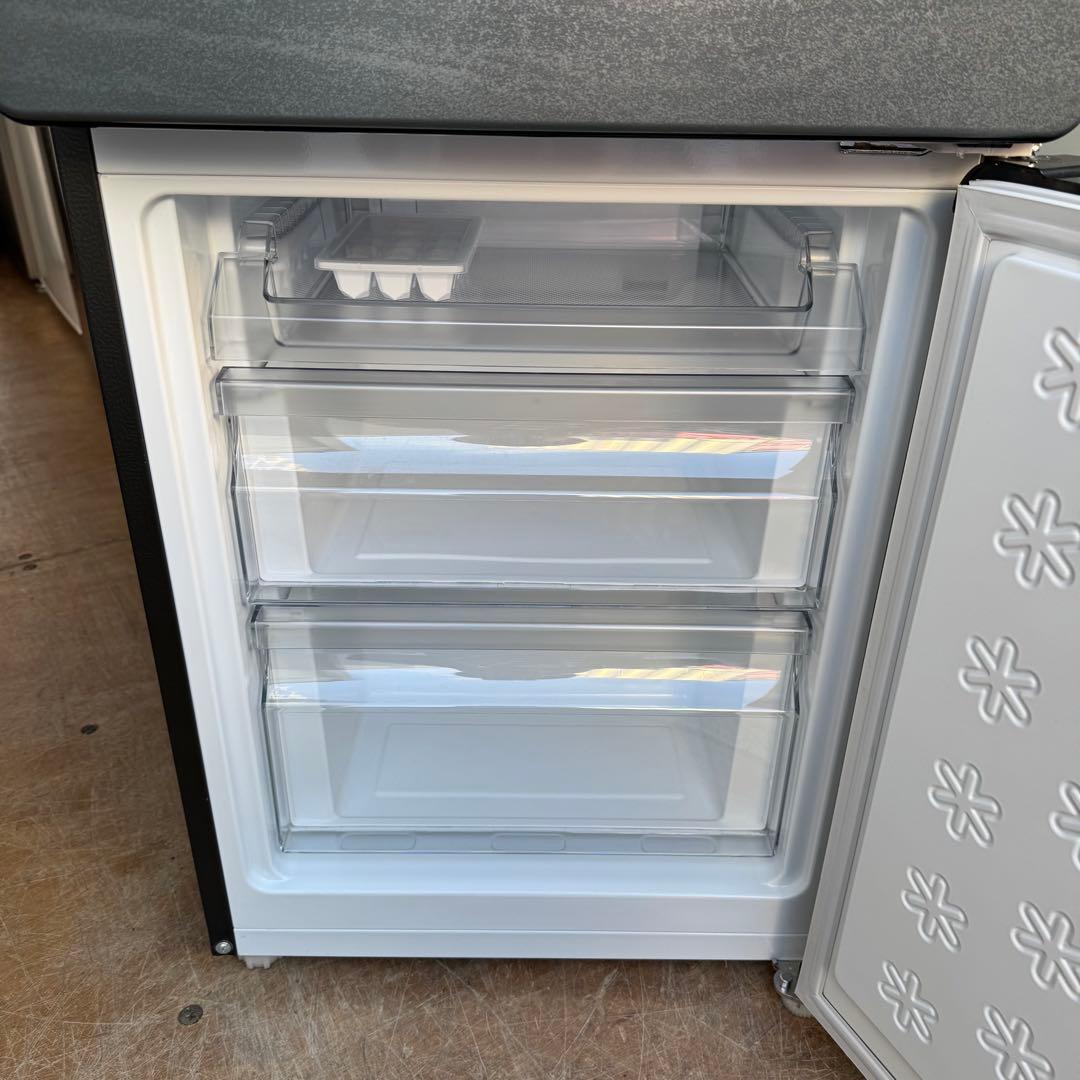 C7517★2023年製★ハイアール　冷蔵庫　グレー　柄入り　自動霜取り　大型