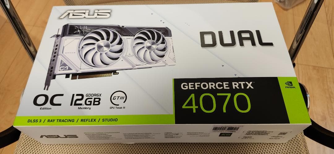 ASUS グラフィックボード DUAL-RTX4070-O12G-WHITE