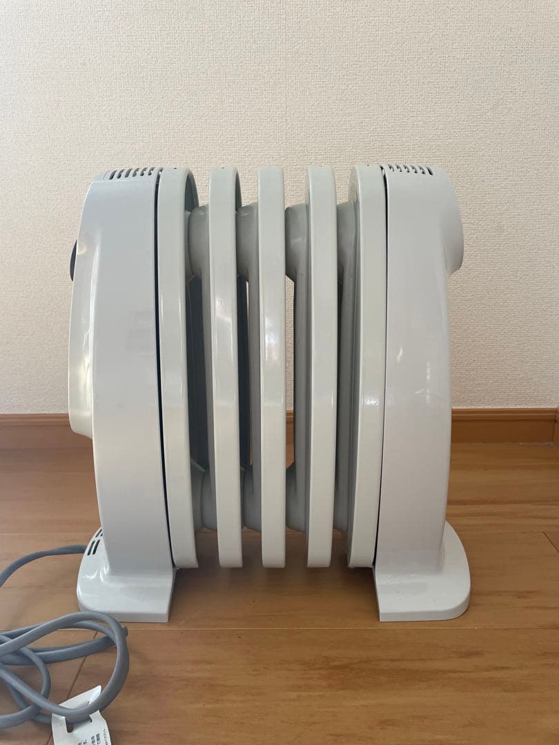 デロンギオイルヒーター RHJ01A050-DW 小型　3畳程度・脱衣所等