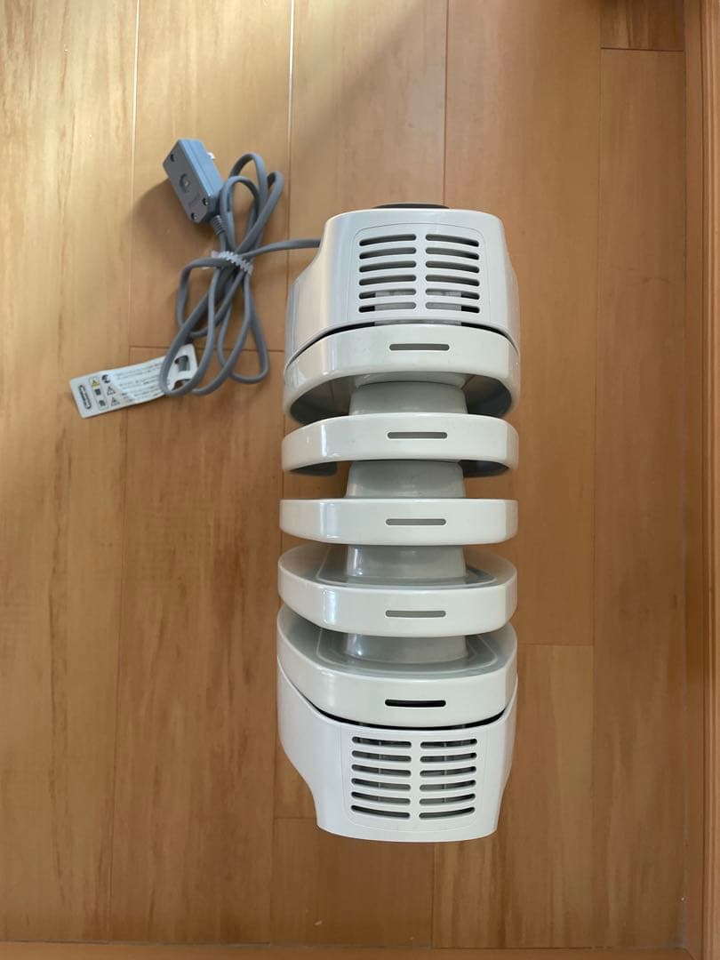 デロンギオイルヒーター RHJ01A050-DW 小型　3畳程度・脱衣所等