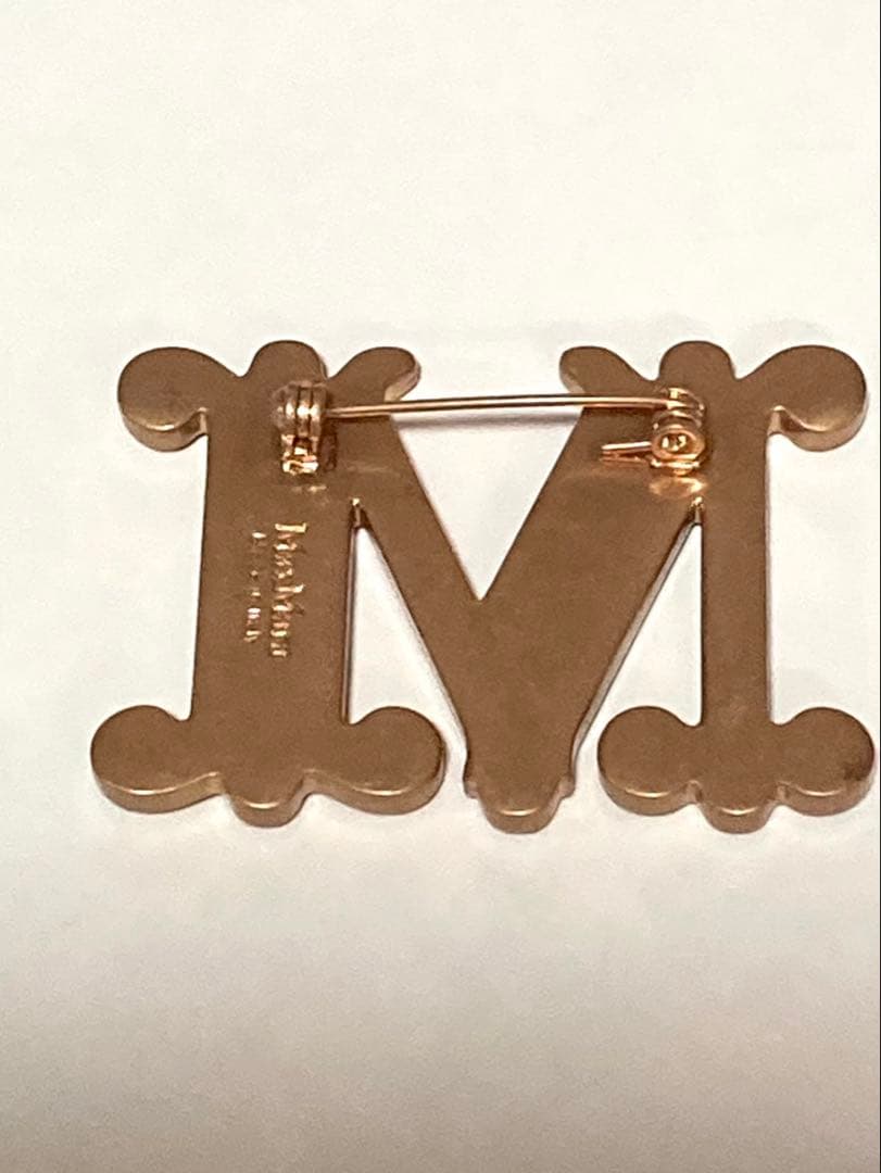 Max Mara 訳あり①2025新作 Mロゴ RUST クリスタルブローチ