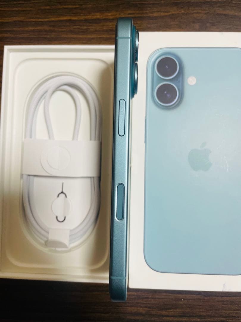 [値下げ中] iPhone 16 Simフリー128gb 本体+スマホカバー5個