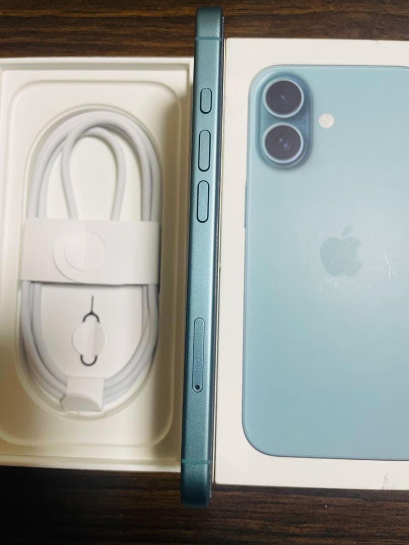 [値下げ中] iPhone 16 Simフリー128gb 本体+スマホカバー5個