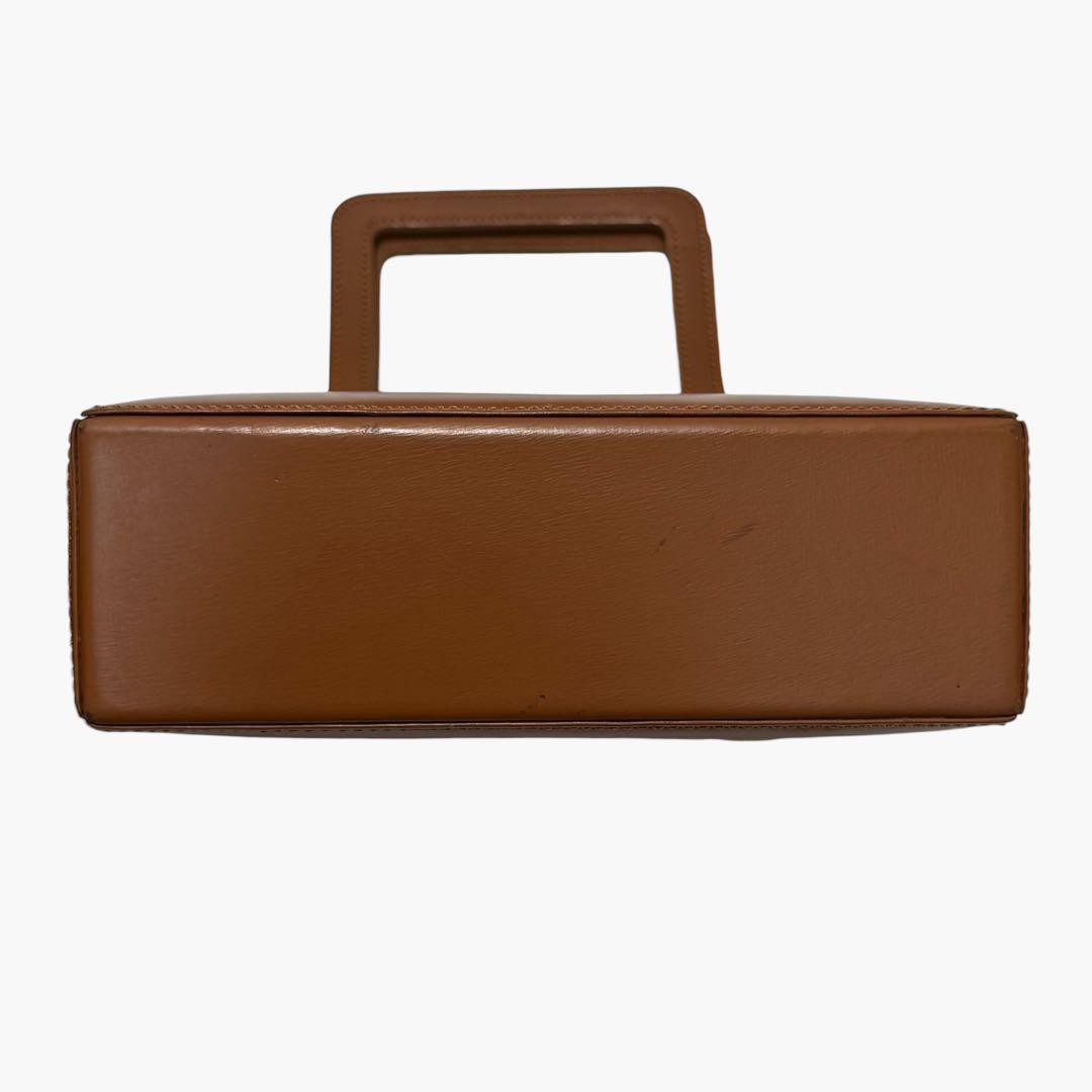 美品✨LOEWE ロエベ　ロゴ型押し　ハンドバッグ　A5収納可