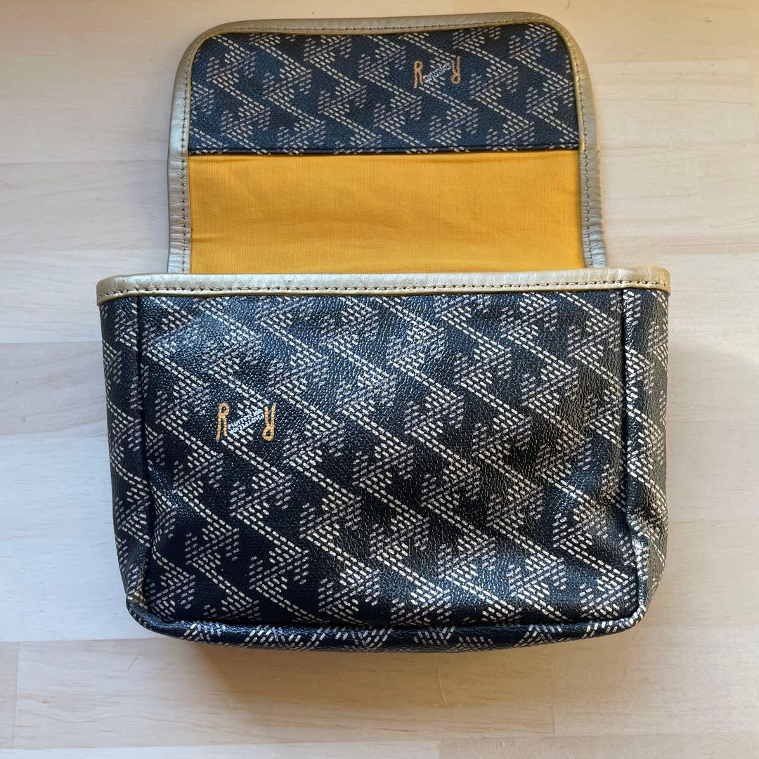 レザレクション:ポーチ