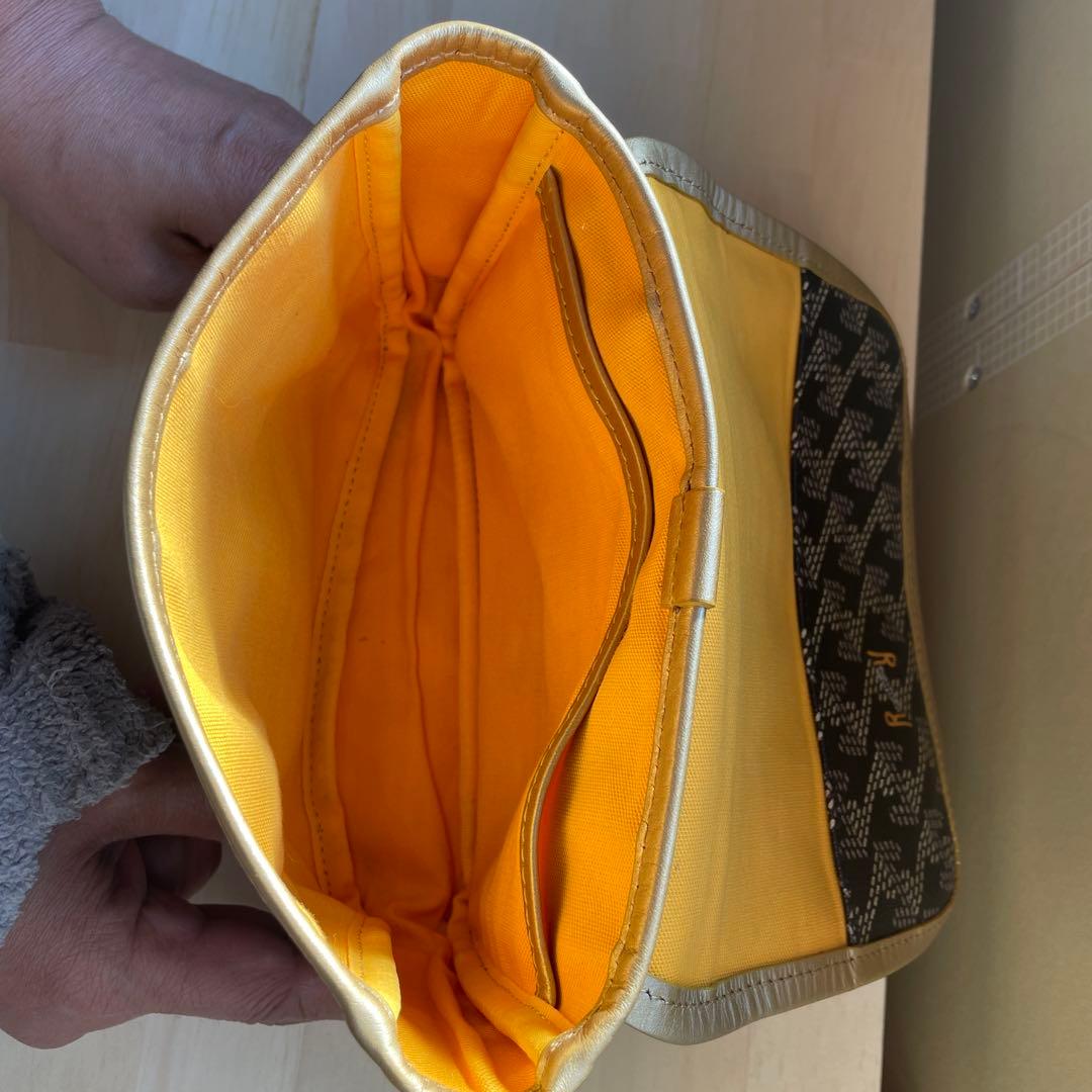 レザレクション:ポーチ