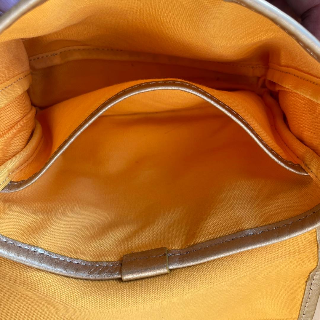 レザレクション:ポーチ