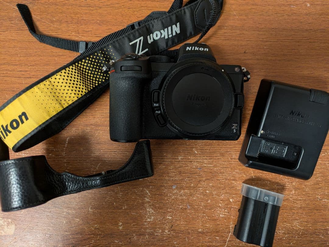 Nikon Z5 ミラーレスカメラ レザーカバー付き（シャッター回数9985回）