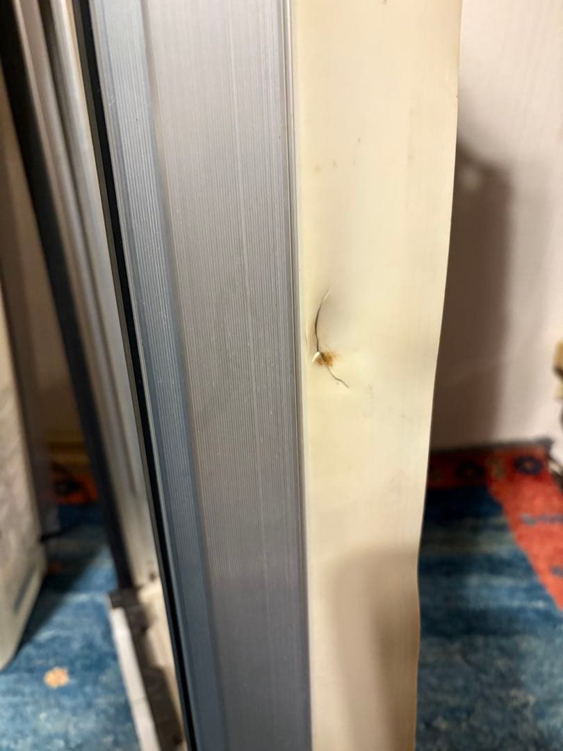 トヨトミ・窓用エアコン スリムデザイン ホワイト工事不要