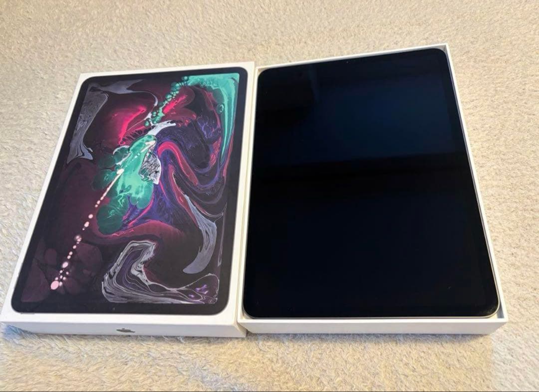 (美品) iPad Pro 11 第ー世代 256GB キーボードケース付き