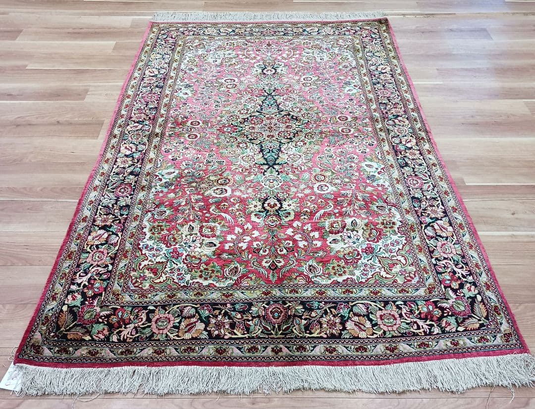 Y3009 ペルシャ絨毯 クム産 シルク100% 手織り81万ノット