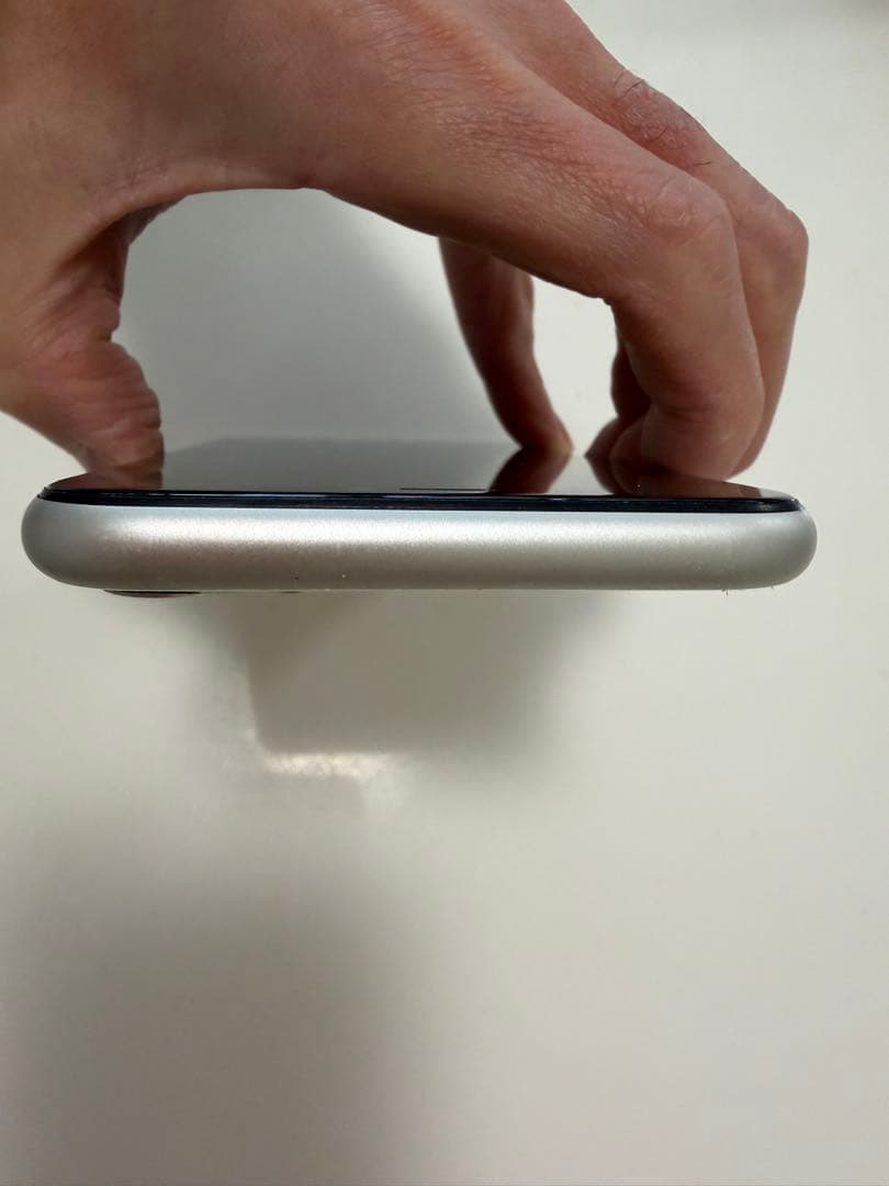 Apple iPhone 11 ホワイト 本体128GB 美品