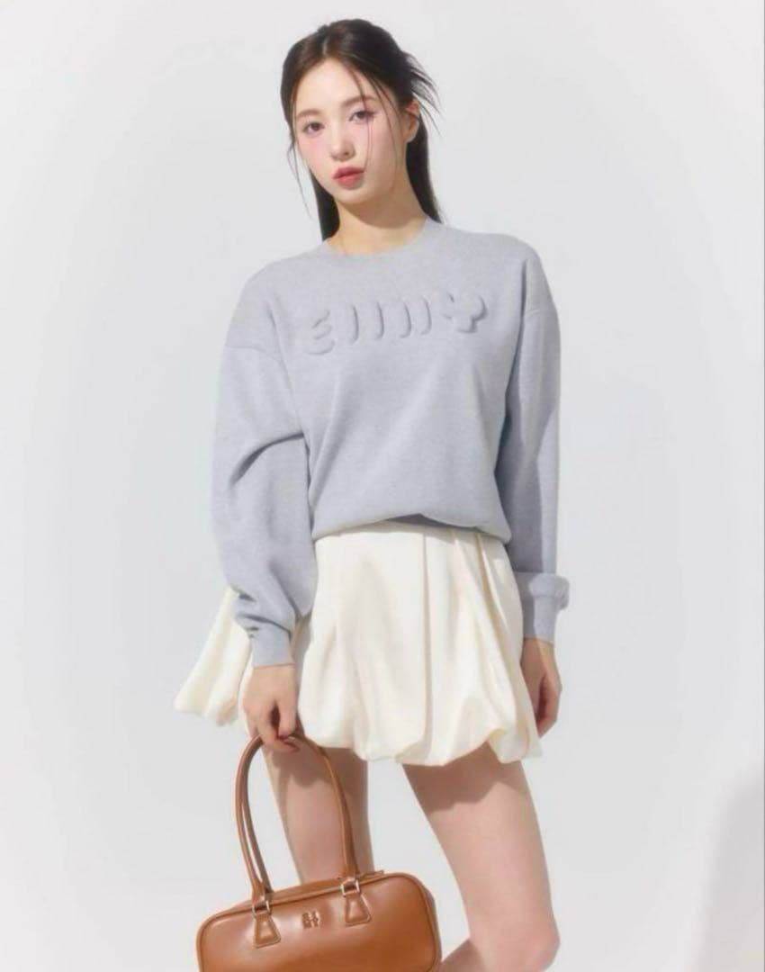 eimy istoire ロゴエンボスニット バルーンスカート