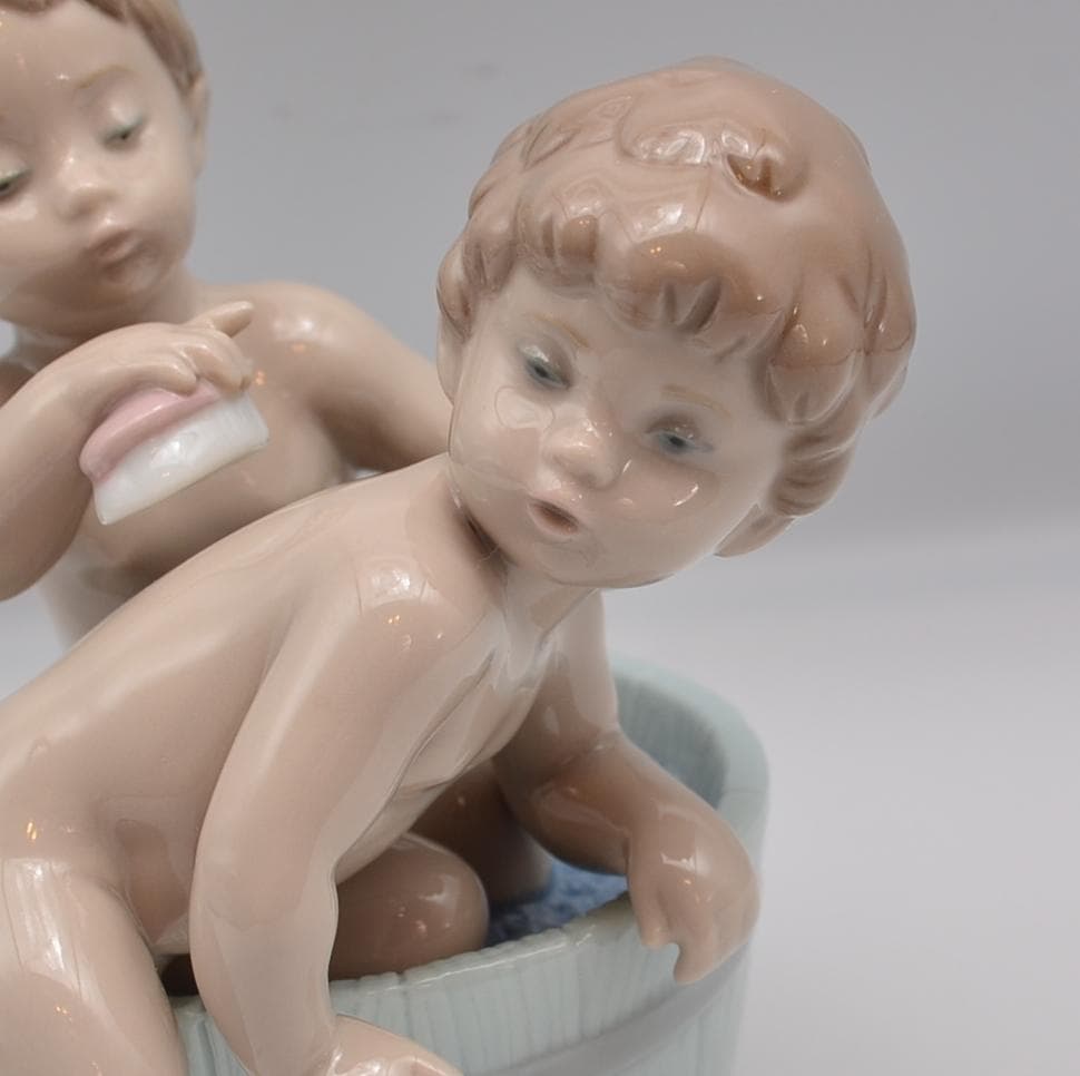 お風呂だよ　＃6411　★リヤドロ　スペイン　ポーセリン　光沢仕上げ　箱付き