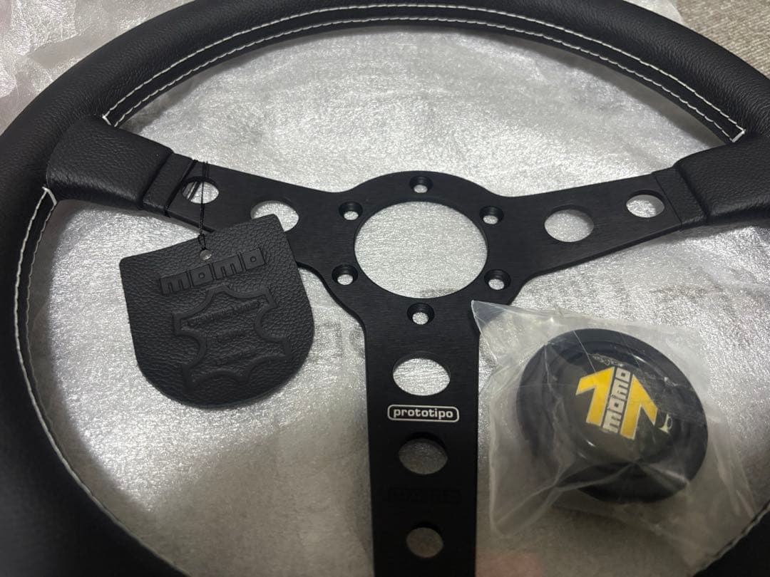MOMO ステアリング　正規品　プロトブラック